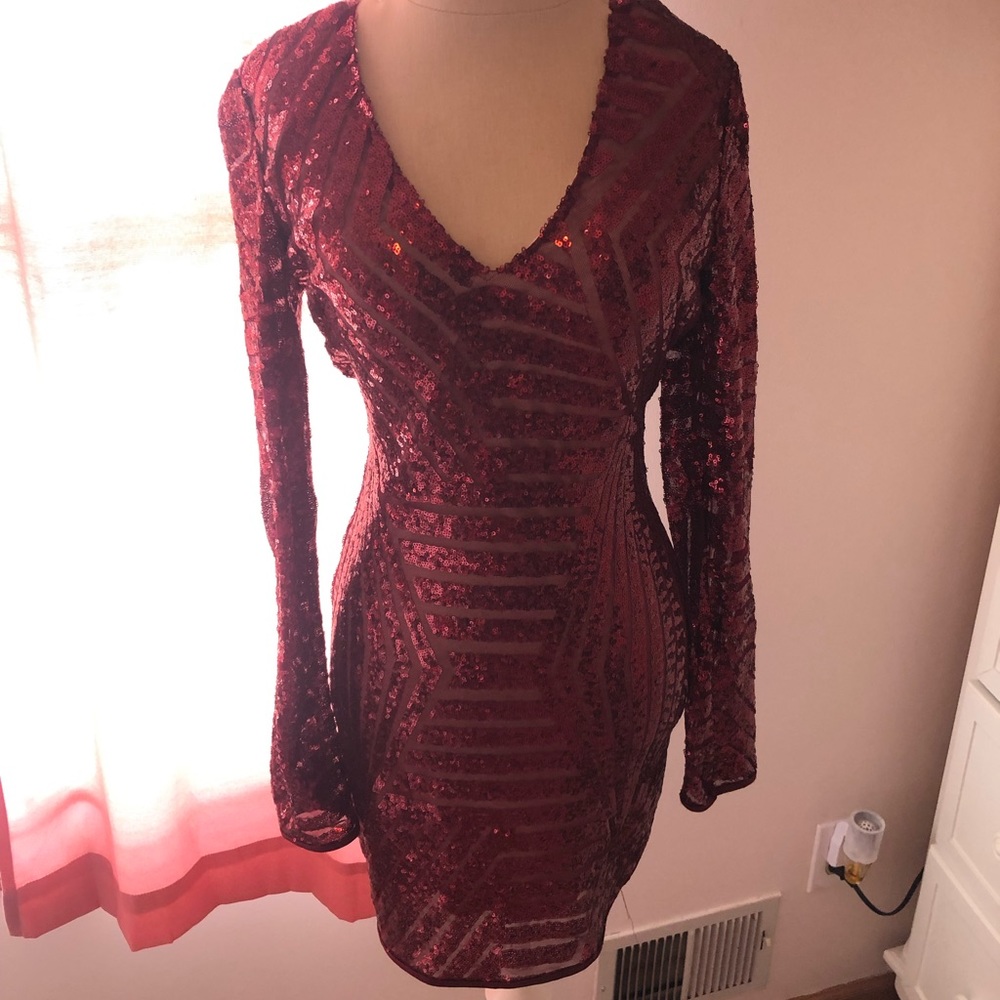 🌟MAROON SEQUINED DRESS